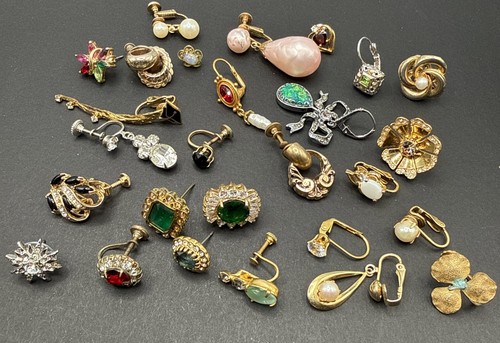 Lot single earrings - of, mostly