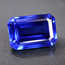 Gemma sfusa taglio smeraldo