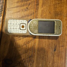 Nokia N7370 telefono flip oro