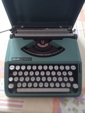 Macchina da scrivere Olivetti Lettera 82