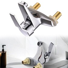 Elegante rubinetto lavabo doppio foro da parete per arredo bagno contemporaneo