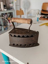 ANTICO FERRO DA STIRO IN GHISA