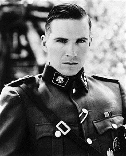 Ralph fiennes come amon goeth - fiennes,