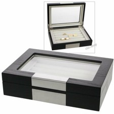 UNA SCATOLA CASSETTA