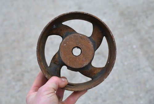 Vecchia ruota vintage - vintage, ghisa