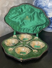 Antico set di quattro piatti