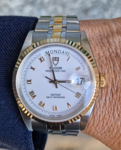Tudor day date - date, oro