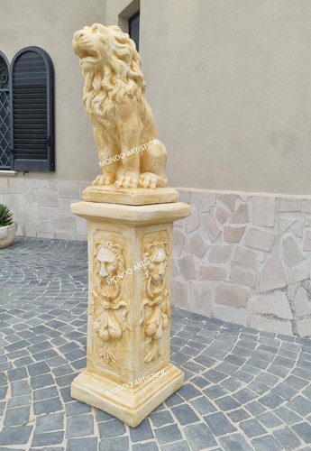 Statua leone seduto con - leone,
