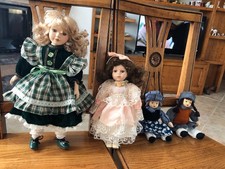 Elegante set da 4 bambole da collezione