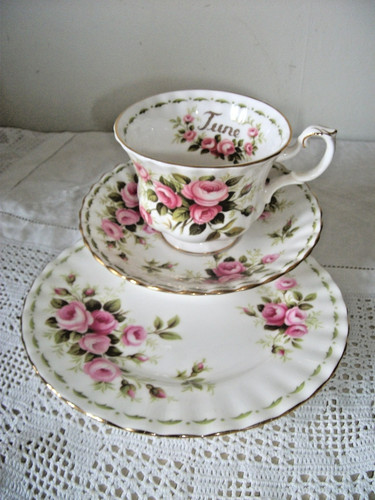 Royal albert bone china - royal,