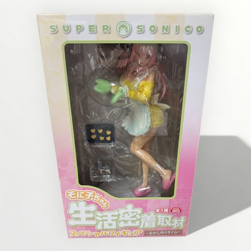Super sonico close coverage - close,