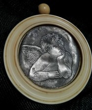Medaglione putto puttino