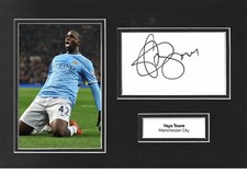 Yaya Toure firmato 12x8 foto