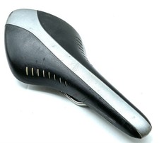 Sella Fizik Arione Titanio Wing Flex Titanio con ringhiera fatta a mano in Italia