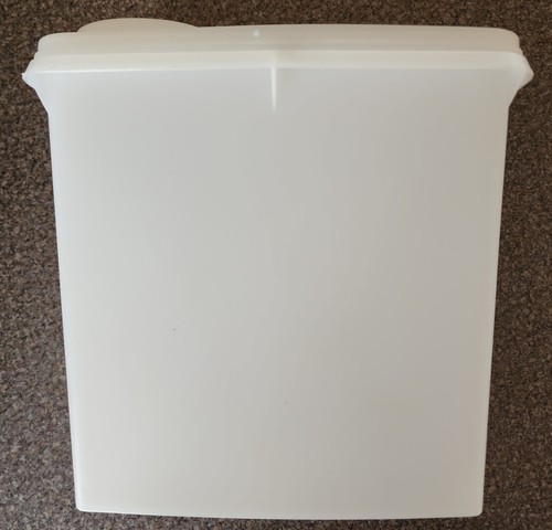 Tupperware cereal keeper - tupperware,