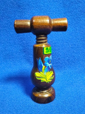 951- SCHIACCIA NOCI SCHIACCIANOCI A VITE IN LEGNO VINTAGE CON FIORE