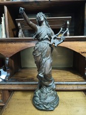 MARCEL DEBUT - STATUA IN