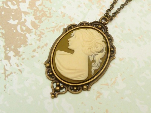 Collana grande con cammeo - , e