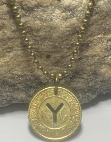 Collana con ciondolo gettone