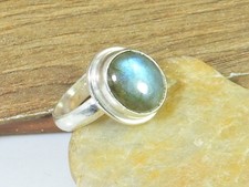 Anello ovale in labradorite