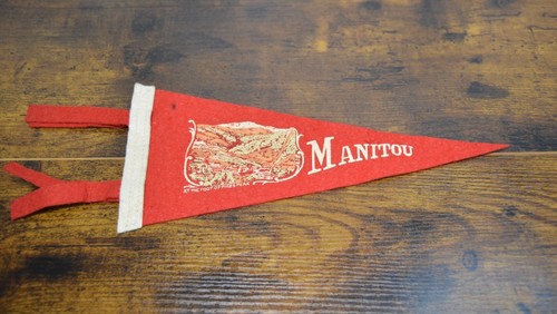 Vintage manitou feltro pennant - manitou,