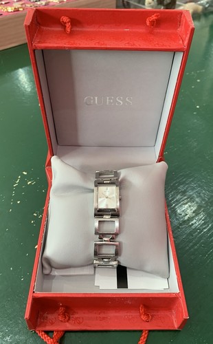 Quartz watch guess - by,