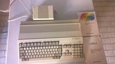 Commodore Amiga 500 Plus con alimentatore e manuali