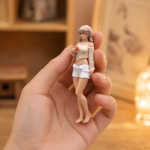 Statuetta di ragazza - 1:18,
