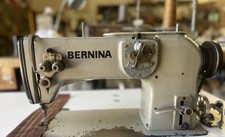 macchina da cucire professionale Bernina modello 217 montata su tavolo originale