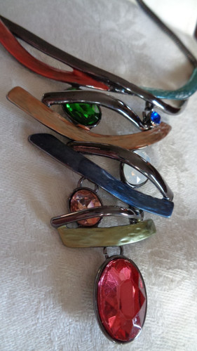 Nuovo senza collo con strass
