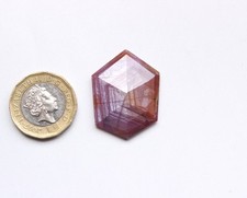 Pietra preziosa taglio a gradini zaffiro rosso lucido naturale taglio a...