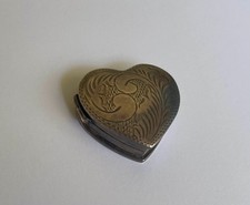 portapillole in argento 925 a forma di cuore, in ottime condizioni.