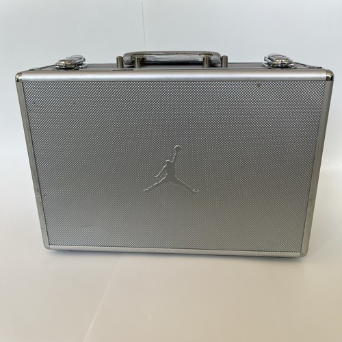 Nike 2002 air jordan - air, xvii