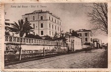 Torre del Greco (Na). Vecchia cartolina Hotel S. Teresa.Animata. Viaggiata 1905