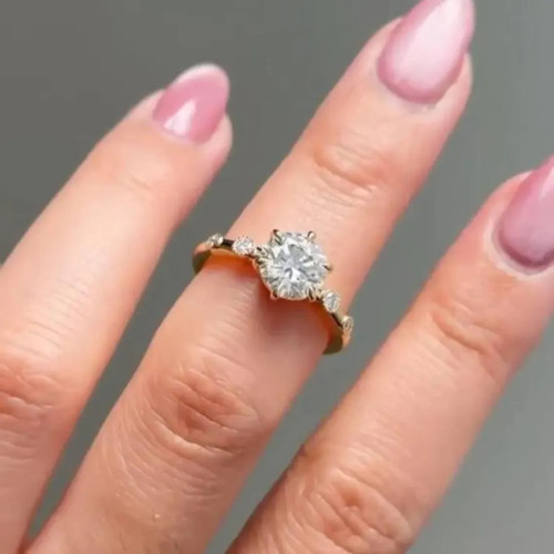 Anello solitario con diamanti