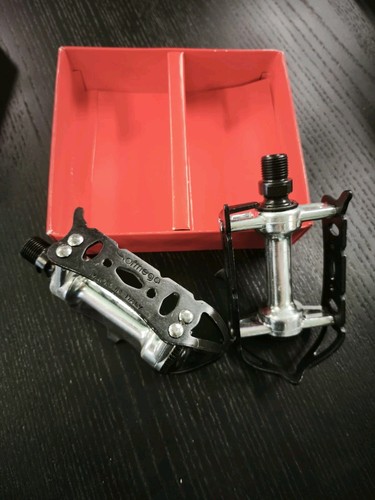Nib ofmega coppia - di, pedali