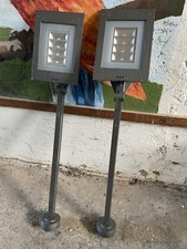 Coppia di luci LED su palo Lavinia marca IGUZZINI 617x333 mm