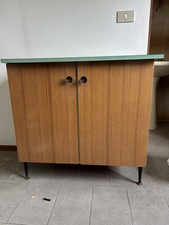 Mobile in legno di formica a