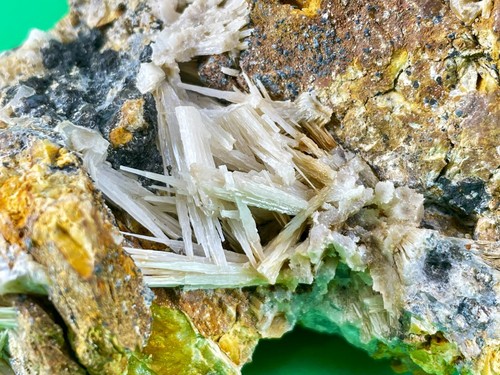 Cerussite cristalli - cerussite, in
