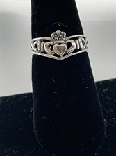 Anello vintage da donna in argento sterling Claddagh irlandese con pergamene dettagliate fantasia taglia 6