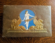 Antico comò o scatola