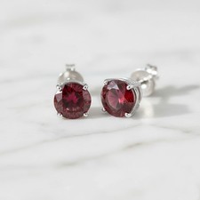 Orecchini a perno granato