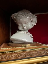 Busto in terracotta smaltata su base in legno . Firmata Domenico Matteuci cm 26