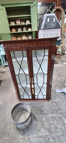 Antica credenza angolare - , in