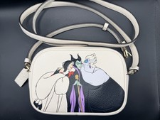 Borsa fotocamera Disney X Coach Mini Jamie con motivo cattivo Ursula Malefica Crudele