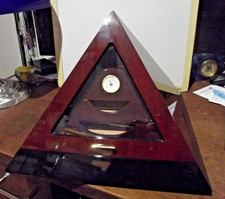 Le Veil Pyramid Humidor, Brown