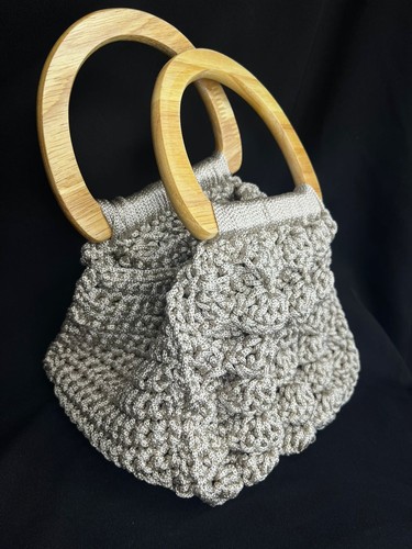 Questa borsa all'uncinetto