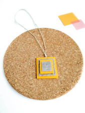 Collana con ciondolo in feltro