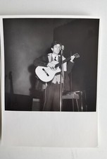 FOTO ORIGINALE D'EPOCA -  GIORGIO GABER CON LA CHITARRA