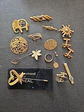 Lot 45 Bijoux ( plaqué or , métal doré , argent , métal argenté et autres )